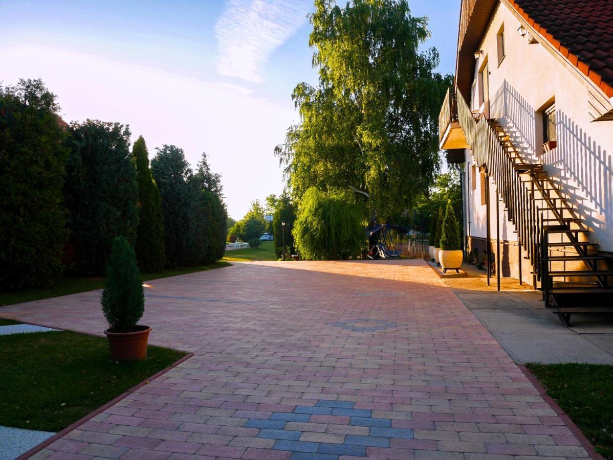 Tenisz Vendeghaz Ordacsehi Exteriér fotografie
